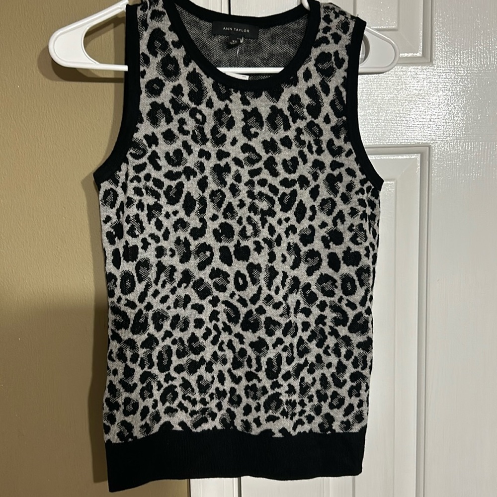 Ann Taylor sleeveless top/ sweater vest